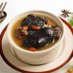 ከዕፅዋት የተቀመመ ጥቁር የዶሮ ሾርባ ቅመማ ጂን ጂን